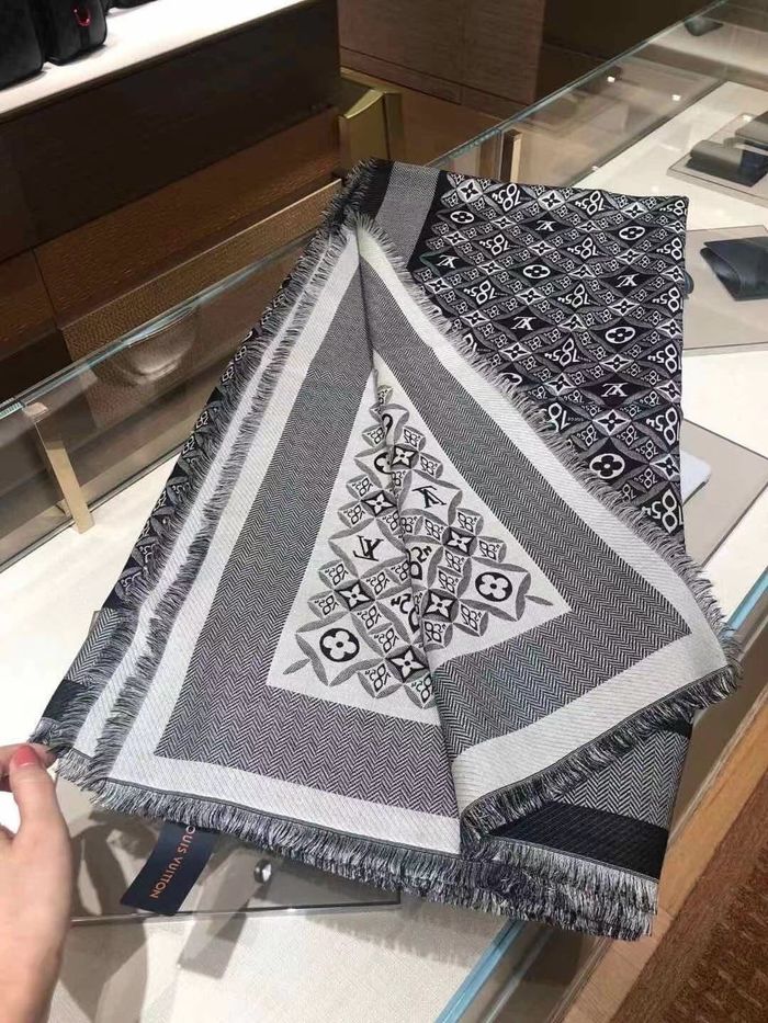 Louis Vuitton Scarf LV00135